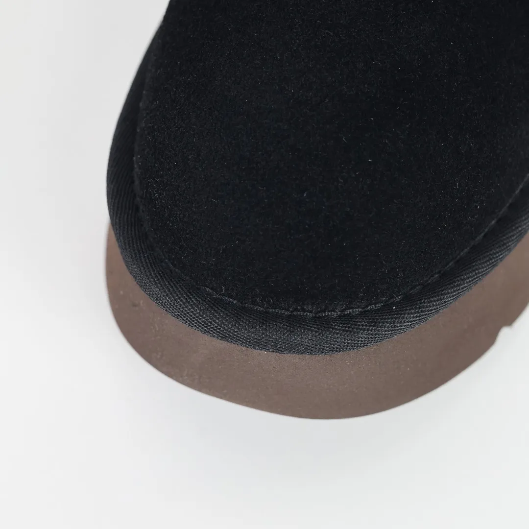 Pick up locally 💰600 Core recommended good price It is a very suitable choice for keeping warm in winter and at home. In the new year, uug has launched a series of styles, which are partial to the preferences of young consumers and have also moved to the forefront of fashion trends. Shoe body material Water-repellent coated suede upper 17mm UGGPURE™ implanted wool insole Lightweight non-slip comfortable rubber outsole With brand LOGO trademark Comes with a full set of packaging Size: 35 36 37 38 39 40